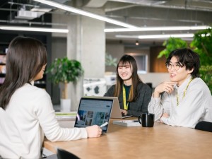 株式会社サイバーレコード 自治体コンサルティング営業／月給23万円以上／年休127日