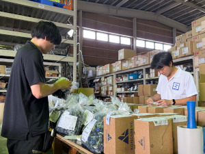 伸工貿易株式会社 トラック・トレーラ部品の物流スタッフ／土日祝休み／賞与年3回