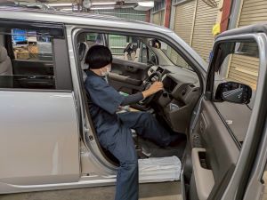 株式会社ＡＸＬＥ 車のパーツ取り付けスタッフ／未経験歓迎／月給27万円～