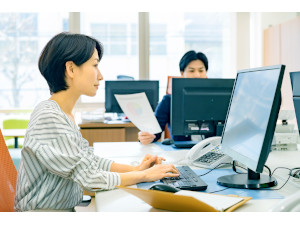 ソフィアメディ株式会社(エムスリーグループ) 管理会計／年休121日／東証プライム上場G／副業可