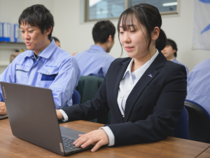 株式会社キャリー・オン 未経験からはじめる事務スタッフ／賞与年2回／年休120日