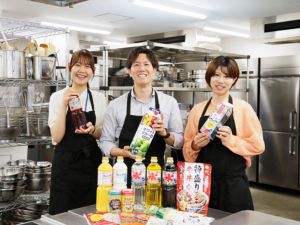 株式会社神戸物産【プライム市場】 業務スーパーの商品企画・開発／土日休み／残業20時間以下
