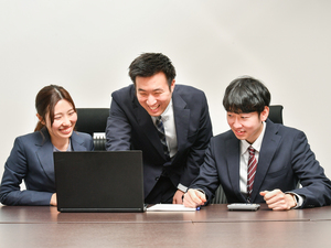 税理士法人ＷＩＳＥ 税務スタッフ／内勤のみ／未経験歓迎／大幅昇給有／年休120日
