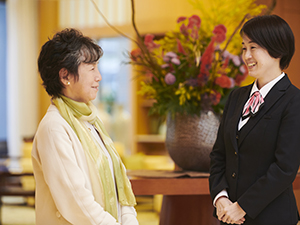 株式会社ハーフ・センチュリー・モア 総務事務／育休後復帰率100％／年間休日120日／残業ほぼ無