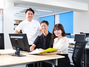 マテリクス株式会社 総務／年休120日以上／賞与年3回（計5.5カ月分／昨年度）