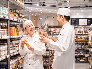 株式会社ウェルカム DEAN & DELUCAの食品販売職／月8日～10日休み