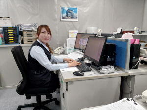栗本建材株式会社 事務／基本定時退社／賞与2回／家族手当／車通勤可／転勤なし