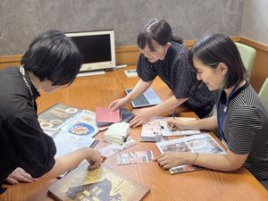 株式会社オーイズミフーズ 販促・グラフィックデザイナー／定時退社可能／月給28万円～