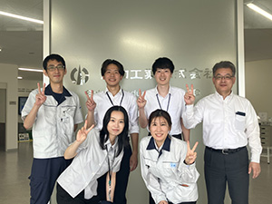 真和工業株式会社(母体：小島プレス工業／小島グループ) 生産管理／福利厚生＆手当充実／年間休日120日／未経験歓迎