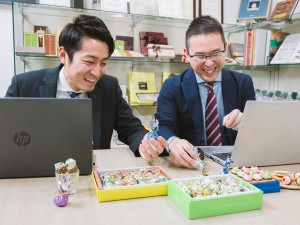 株式会社ロワールホールディングス 洋菓子のルート営業／未経験から月給27万円／原則定時退社