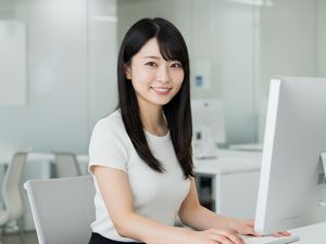 株式会社メトロス開発 オープニング募集／営業事務／月給27万以上／年間休日130日