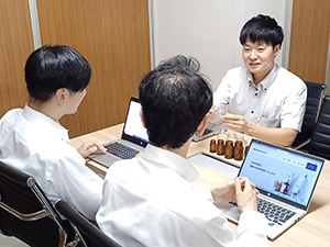 東京硝子株式会社 営業／年休125日／賞与5ヶ月／ノルマなし／月給29万円～