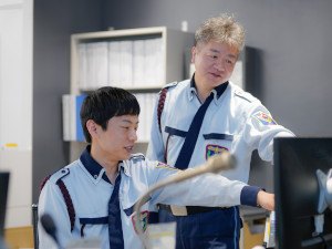 株式会社セノン(セコムグループ) 施設警備スタッフ／面接１回／未経験歓迎／座り仕事多め