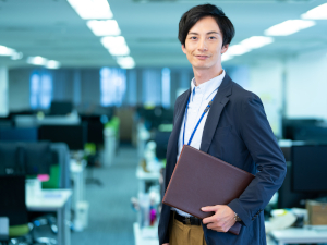 株式会社犬印本舗 社内SE／土日祝休／業界のリーディングカンパニー／手当充実