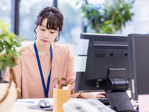 株式会社粧苑すきや 財務・経理／仙台のブランドコスメショップ勤務／転勤無し