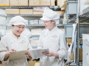 株式会社ファボリ（sweets shop FAVORI PLUS） パティシエ／リーダー候補／月給25万円以上／残業月20h以下