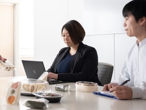 サンブランチ株式会社 食品の企画・開発／月給28万円以上／土日休み／社食30円