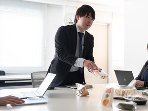 サンブランチ株式会社 食品のルート営業／未経験歓迎／土日休み／30円の社食あり
