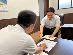 株式会社丸本 ルート営業／年休122日／残業ほぼなし／賞与昨年4ヶ月分支給