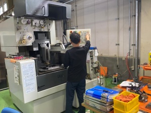 有限会社サンエス 自動車部品の製造スタッフ／実務未経験OK／転勤なし／土日休み