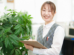 株式会社エコ・エイト 営業アシスタント／未経験歓迎／年休130日以上／月残業10h