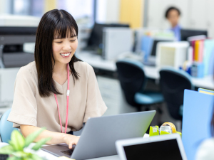 株式会社米八グループ／おこわ米八 経理・財務／月給28万円以上／残業月20時間／業界未経験歓迎