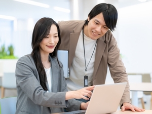 株式会社アラート 採用担当／社長直下ポジション／月給30万円以上／残業なし