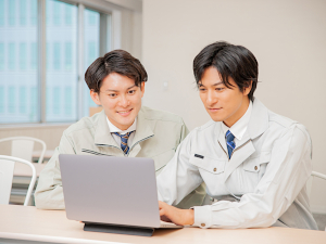 富山県小型運輸株式会社 営業・運行管理／未経験歓迎／月給25万円～／年間休日123日