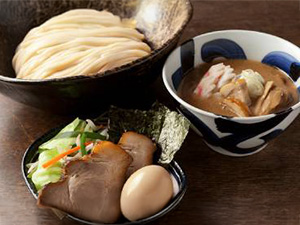 株式会社インターナショナル・ダイニング・コーポレーション 飲食店メニュー開発（残業月1h／年休120日～／昇給年2回）