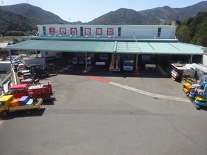 上野自動車株式会社 整備士／月給30万円～40万円／マイカー通勤可／引越補助あり