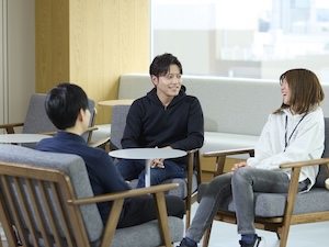 ジョーシス株式会社(グループ会社／ラクスル株式会社) ITセンターのSV（事業統括）／月収33万円～／年休125日