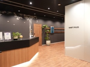 シフトプラス株式会社 経理事務／年間休日125日／学歴不問／残業少／業界未経験歓迎
