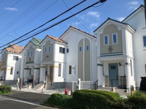 株式会社イーカム 建築施工管理／残業時間少なめ／土日休み／資格手当充実