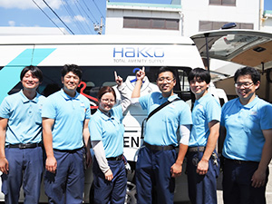 株式会社 白興　川口工場 未経験・月給30万円～スタート！完週休2／ハイエース／配送