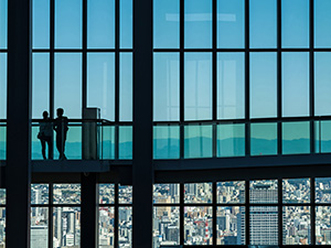 株式会社コントラフト(NareruGroup) 人を魅了する空間ディレクター／未経験歓迎／土日休み／xv