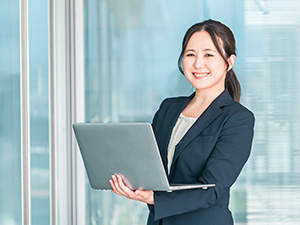 株式会社藤原製作所 事務スタッフ／未経験歓迎／年間休日123日／残業少なめ