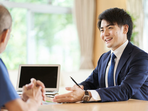 株式会社ユトリホーム 提案営業／未経験歓迎／完全週休2日／月給25万円以上／社員寮