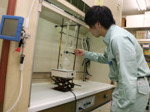富士純薬株式会社 経験不問の研究開発／年休123日／月給25万円／残業月10h