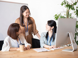 株式会社グロースライフ 事務系総合職／年間休日120日／残業少なめ