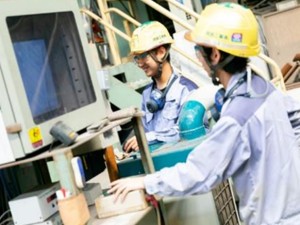 阿波工業株式会社 未経験歓迎の製造スタッフ／1年目月収例33万円／前職給与考慮