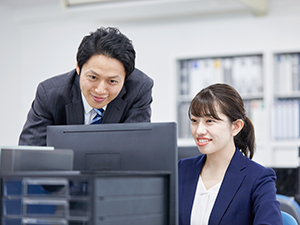 日本ワイドクロス株式会社 営業事務／残業月10h以内／未経験歓迎／賞与実績5.2カ月分