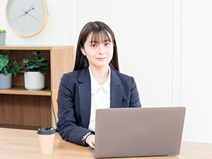 株式会社パパネッツ 総務人事スタッフ／未経験大歓迎／賞与実績6ヶ月分／残業少なめ