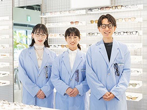 株式会社ゾフ【Zoff】 語学を活かすアイウェア販売／未経験歓迎／残業少なめ／連休OK