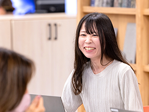 オフィスコム株式会社(PLUSグループ) 自社メディアのマーケティングライター／在宅OK／土日祝休み