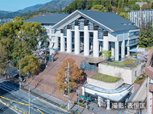 学校法人瓜生山学園 学校法人職員／月給25万円以上／完全週休2日／年休122日