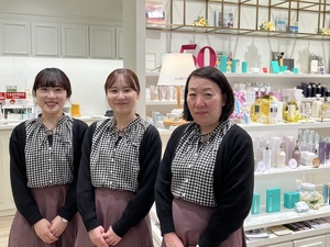 株式会社同仁堂 制度化粧品・医薬品の接客販売スタッフ／転勤なし／研修充実