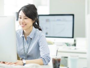 株式会社ベイシス 人事・労務職／未経験歓迎／年休124日／月33万7000円～