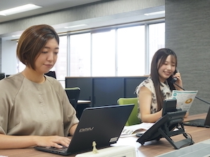 学校法人２１世紀アカデメイア 専門学校の広報／未経験可／月給25万円以上／年間休日121日