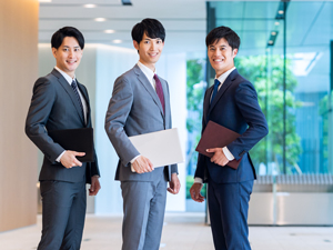 ＫＩＡトラスト株式会社 証券化業務マネジメント／未経験者歓迎／年間休日127日