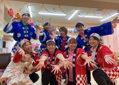 日本ライフケアソリューションズ株式会社 介護士／月収28万円以上／有資格者は全員面接／充実の福利厚生
